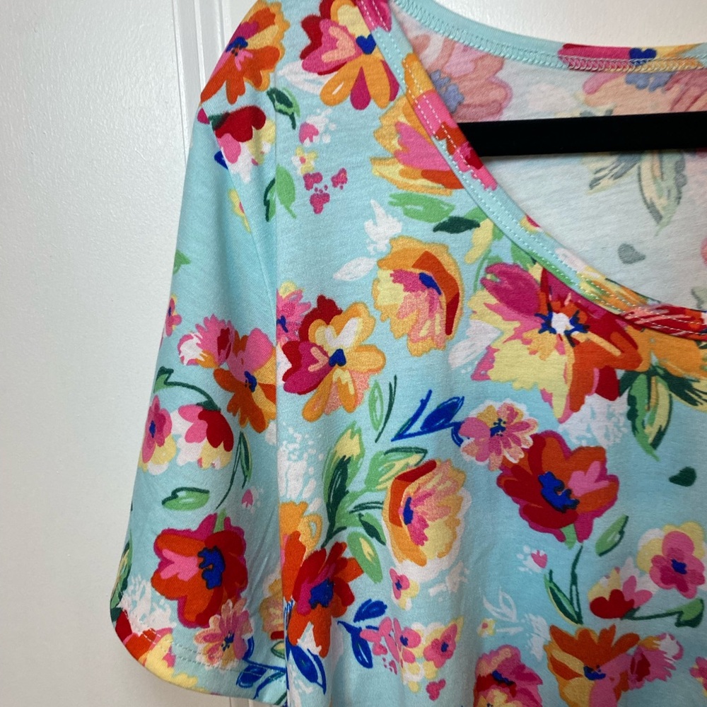 LuLaRoe floral classic t short sleeve shirt - Picture 2 of 4